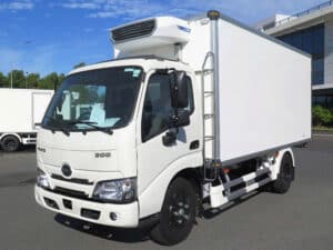 Xe Tải Hino XZU650 1.9 Tấn Thùng Đông Lạnh