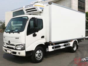 Xe Tải Hino XZU650 3.5 Tấn Thùng Đông Lạnh 4.5m