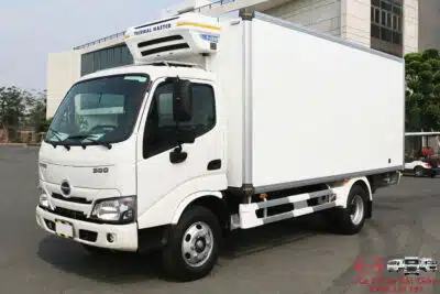 Xe Tải Hino XZU650 3.5 Tấn Thùng Đông Lạnh 4.5m