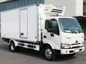 Xe Tải Hino XZU650 3.5 Tấn Thùng Đông Lạnh 4.5m
