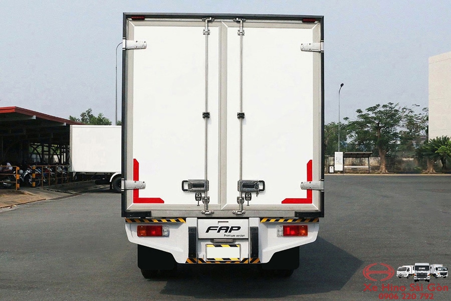Xe Tải Hino XZU650 3.5 Tấn Thùng Đông Lạnh 4.5m