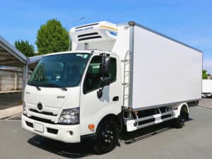 Xe Tải Hino XZU720 3.5 Tấn Thùng Đông Lạnh 5.1m