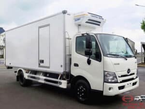 Xe Tải Hino XZU720 3.5 Tấn Thùng Đông Lạnh 5.1m