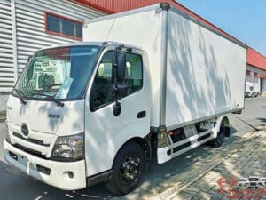 Xe Tải Hino XZU720 3.5 Tấn Thùng Bảo Ôn 5.1m