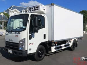 Xe Tải Isuzu QKR210 2 Tấn Thùng Đông Lạnh 4.3m