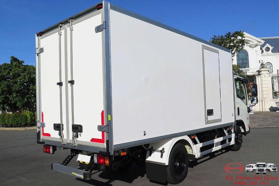 Xe Tải Isuzu QKR210 2 Tấn Thùng Đông Lạnh 4.3m