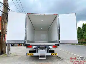 Xe Tải Hino FG8JP8A 8 Tấn Thùng Bảo Ôn 7m