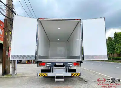 Xe Tải Hino FG8JP8A 8 Tấn Thùng Bảo Ôn 7m