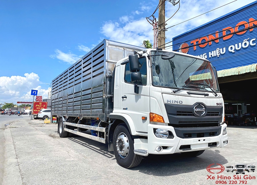 Xe Tải Hino FG8JT8A 8 Tấn Thùng Chở Gia Súc Lá Sách 8.3m