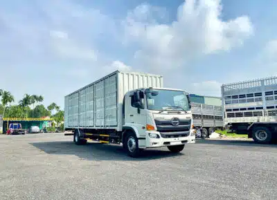 Xe Tải Hino FG8JT8A 8 Tấn Thùng Kín Container 9.7m