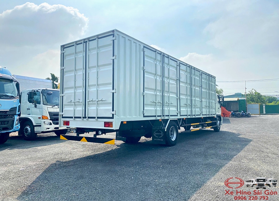Xe Tải Hino FG8JT8A 8 Tấn Thùng Kín Container 9.7m