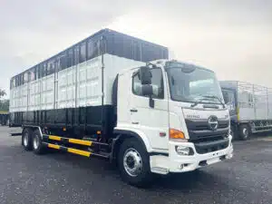 Xe Tải Hino FL8JW8A 15 Tấn Thùng Kín Container 9.4m