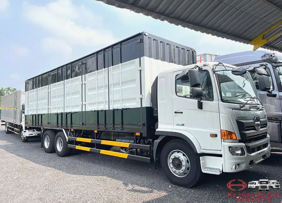 Xe Tải Hino FL8JW8A 15 Tấn Thùng Kín Container 9.4m