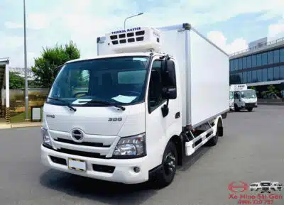 Xe Tải Hino XZU730 5 Tấn Thùng Đông Lạnh 5.7m