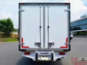 Xe Tải Hino XZU730 5 Tấn Thùng Đông Lạnh 5.7m