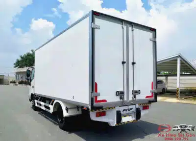 Xe Tải Hino XZU730 5 Tấn Thùng Đông Lạnh 5.7m