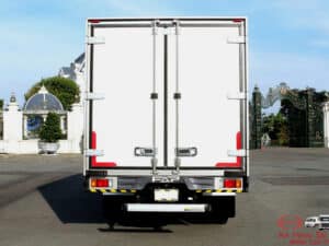 Xe Tải Isuzu FRR650 6.5 Tấn Thùng Bảo Ôn 5.7m