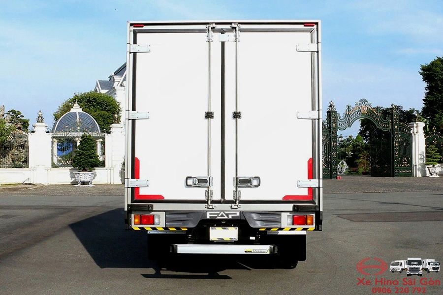 Xe Tải Isuzu FRR650 6.5 Tấn Thùng Bảo Ôn 5.7m