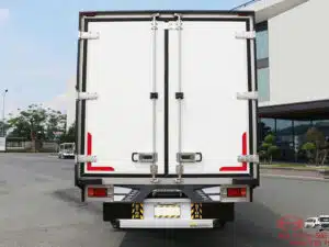 Xe Tải Isuzu FRR650 6.5 Tấn Thùng Bảo Ôn 6.7m