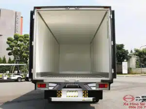 Xe Tải Isuzu FRR650 6.5 Tấn Thùng Bảo Ôn 6.7m