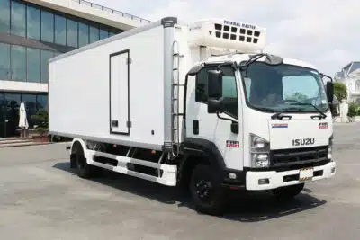 Xe Tải Isuzu FRR650 6.5 Tấn Thùng Đông Lạnh 6.7m