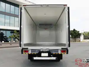Xe Tải Isuzu FRR650 6.5 Tấn Thùng Đông Lạnh 6.7m