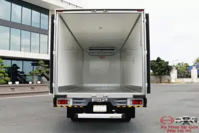 Xe Tải Isuzu FRR650 6.5 Tấn Thùng Đông Lạnh 6.7m