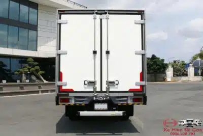 Xe Tải Isuzu FRR650 6.5 Tấn Thùng Đông Lạnh 6.7m