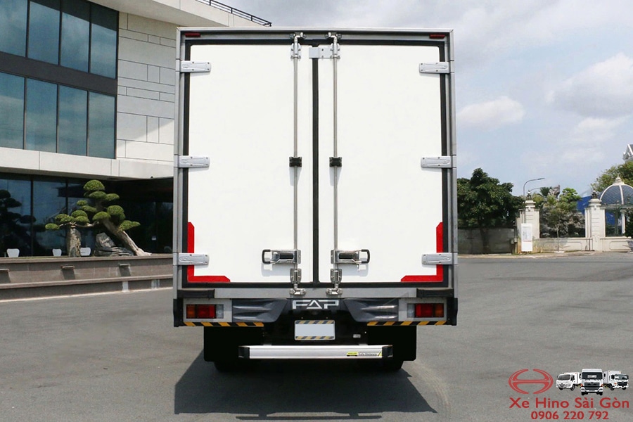 Xe Tải Isuzu FRR650 6.5 Tấn Thùng Đông Lạnh 6.7m