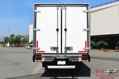 Xe Tải Isuzu FRR650 6.5 Tấn Thùng Đông Lạnh 7.3m