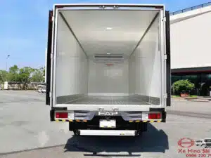 Xe Tải Isuzu FRR650 6.5 Tấn Thùng Đông Lạnh 7.3m