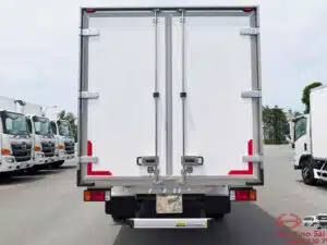 Xe Tải Isuzu NQR550 5 Tấn Thùng Đông Lạnh 6.2m