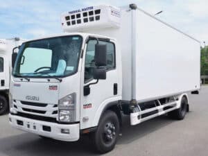 Xe Tải Isuzu NQR550 5 Tấn Thùng Đông Lạnh 6.2m