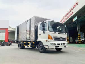 Xe Tải Hino FC9JJTC 6.5 Tấn Thùng Kín 5.7m