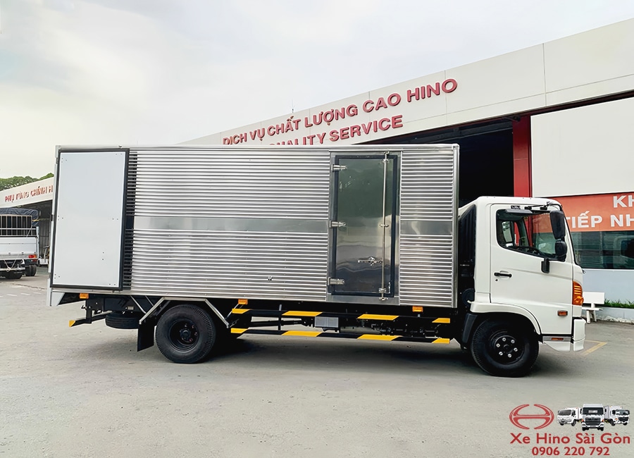 Xe Tải Hino FC9JJTC 6.5 Tấn Thùng Kín 5.7m