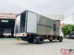 Xe Tải Hino FC9JJTC 6.5 Tấn Thùng Kín 5.7m