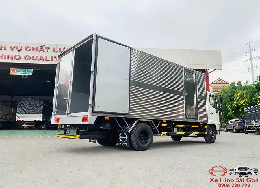 Xe Tải Hino FC9JJTC 6.5 Tấn Thùng Kín 5.7m