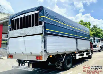 Xe Tải Hino FC9JJTC 6.5 Tấn Thùng Mui Bạt Nhôm 5.7m