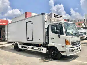 Xe Tải Hino FC9JLTC 6.5 Tấn Thùng Đông Lạnh 6.7m