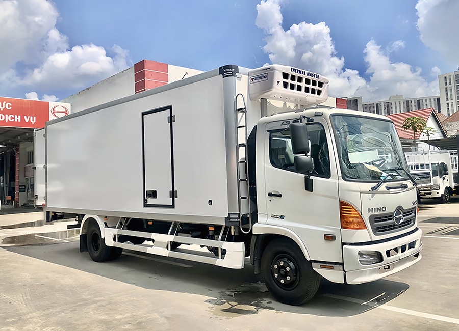 Xe Tải Hino FC9JLTC 6.5 Tấn Thùng Đông Lạnh 6.7m