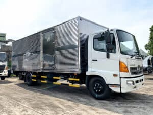 Xe Tải Hino FC9JLTC 6.5 Tấn Thùng Kín 6.7m