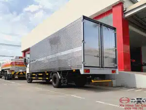 Xe Tải Hino FC9JNTC 6.5 Tấn Thùng Kín 7.3m