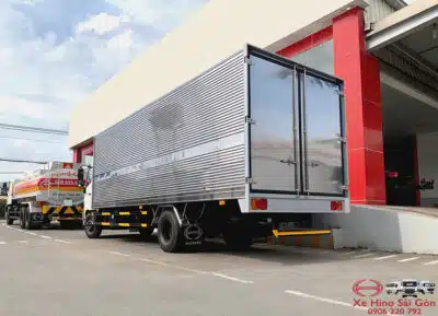 Xe Tải Hino FC9JNTC 6.5 Tấn Thùng Kín 7.3m