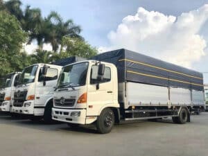Xe Tải Hino FC9JNTC 6.5 Tấn Thùng Mui Bạt Nhôm 7.3m