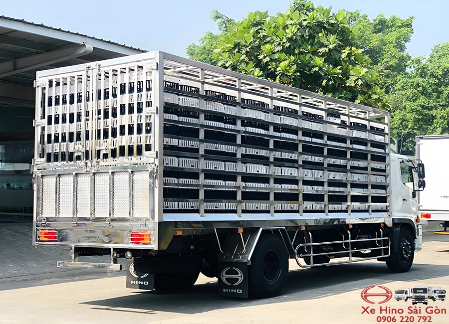 Xe Tải Hino FG8JP8A 8 Tấn Thùng Chở Gia Cầm 7.3m