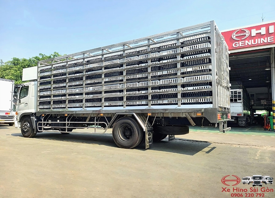Xe Tải Hino FG8JP8A 8 Tấn Thùng Chở Gia Cầm 7.3m