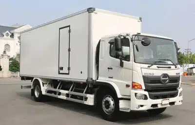 Xe Tải Hino FG8JT8A 8 Tấn Thùng Bảo Ôn Quyền 7.9m