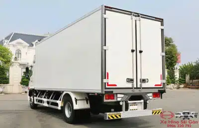 Xe Tải Hino FG8JT8A 8 Tấn Thùng Bảo Ôn Quyền 7.9m