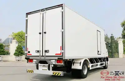 Xe Tải Hino FG8JT8A 8 Tấn Thùng Bảo Ôn Quyền 7.9m