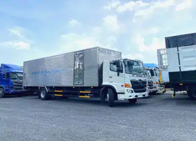 Xe Tải Hino FG8JT8A 8 Tấn Thùng Kín 10m
